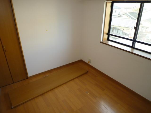 Living and room. North and Central is a room. 