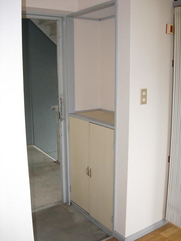Entrance. Shoe storage is, It is convenient when there still.
