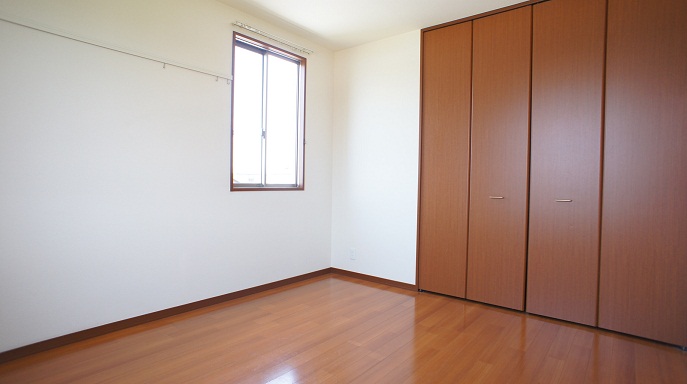 Living and room. Flooring! ! 