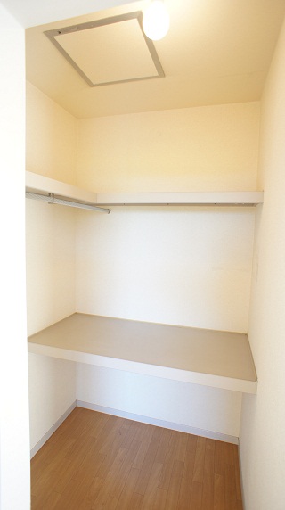 Receipt. It is a firm storage capacity, With lighting! !