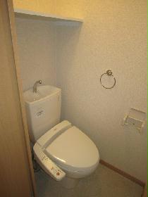 Toilet. Washlet Available / Storage shelves Yes