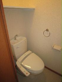 Toilet. Washlet Available / Storage shelves Yes