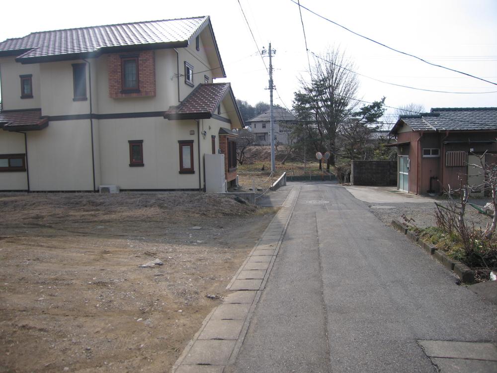 Local photos, including front road. Local land photo