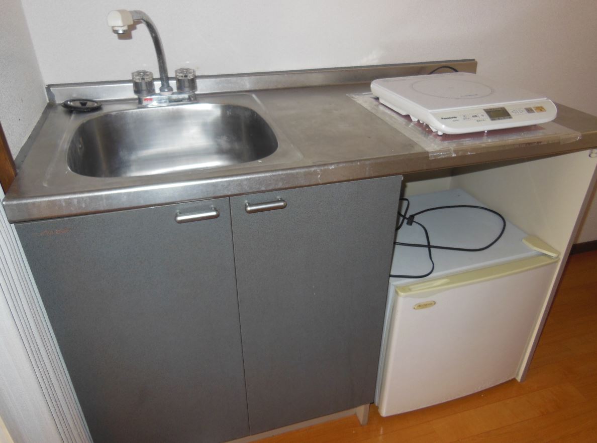 Kitchen. B-109 kitchen