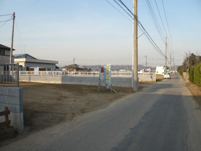 Local photos, including front road. Local (March 2012) shooting