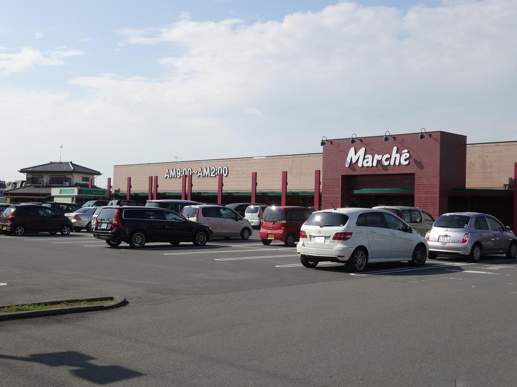 Supermarket. Shokuirodorikan Marche Shimohamada store up to (super) 864m