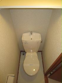 Toilet. Washlet Available / Storage shelves Yes