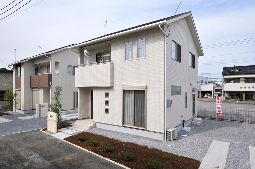 Building plan example (exterior photos). Building exterior construction cases