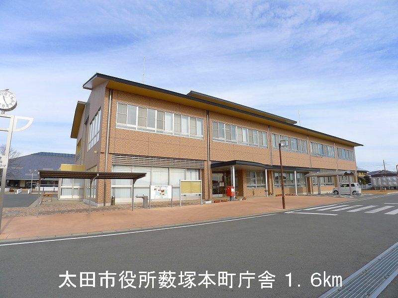 Government office. Ota City Hall 1600m to Yabuzukahon the town government office building (office)