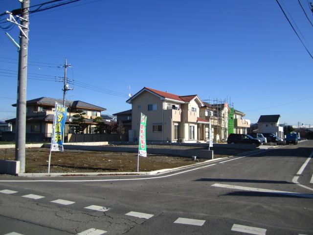 Local photos, including front road. Local (12 May 2011) Shooting