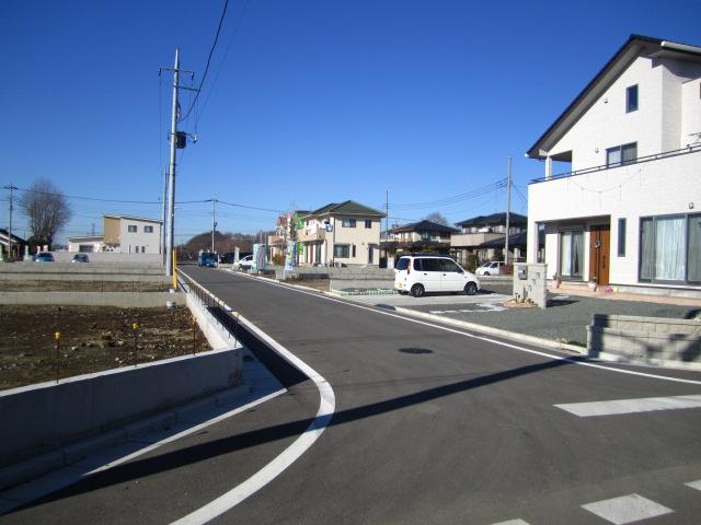 Local photos, including front road. Local (12 May 2011) Shooting