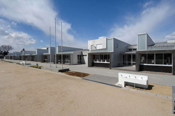 Primary school. Private Gunma Kokusai Academy Elementary until the (elementary school) 880m