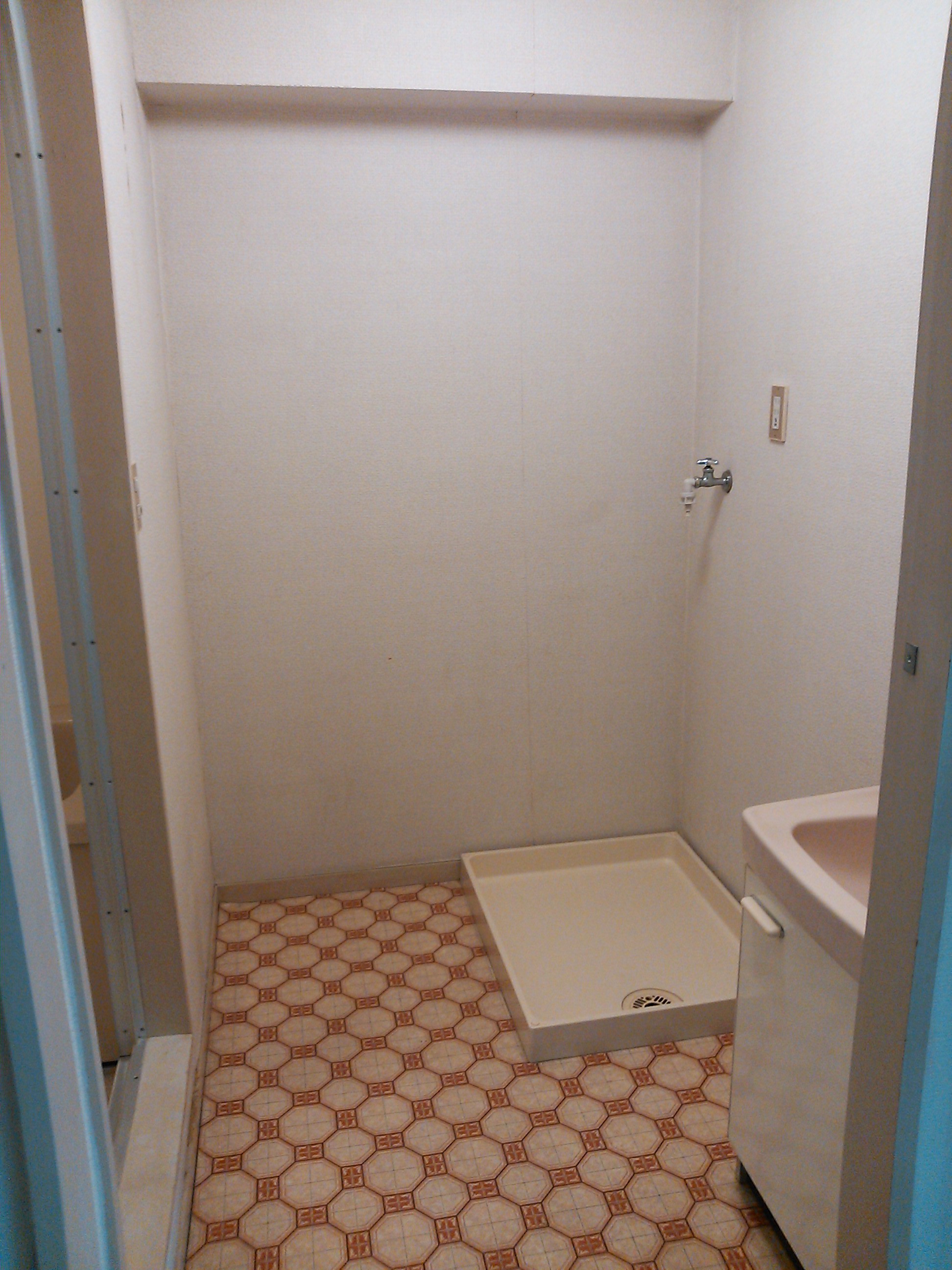 Washroom. It is independent because there is a door