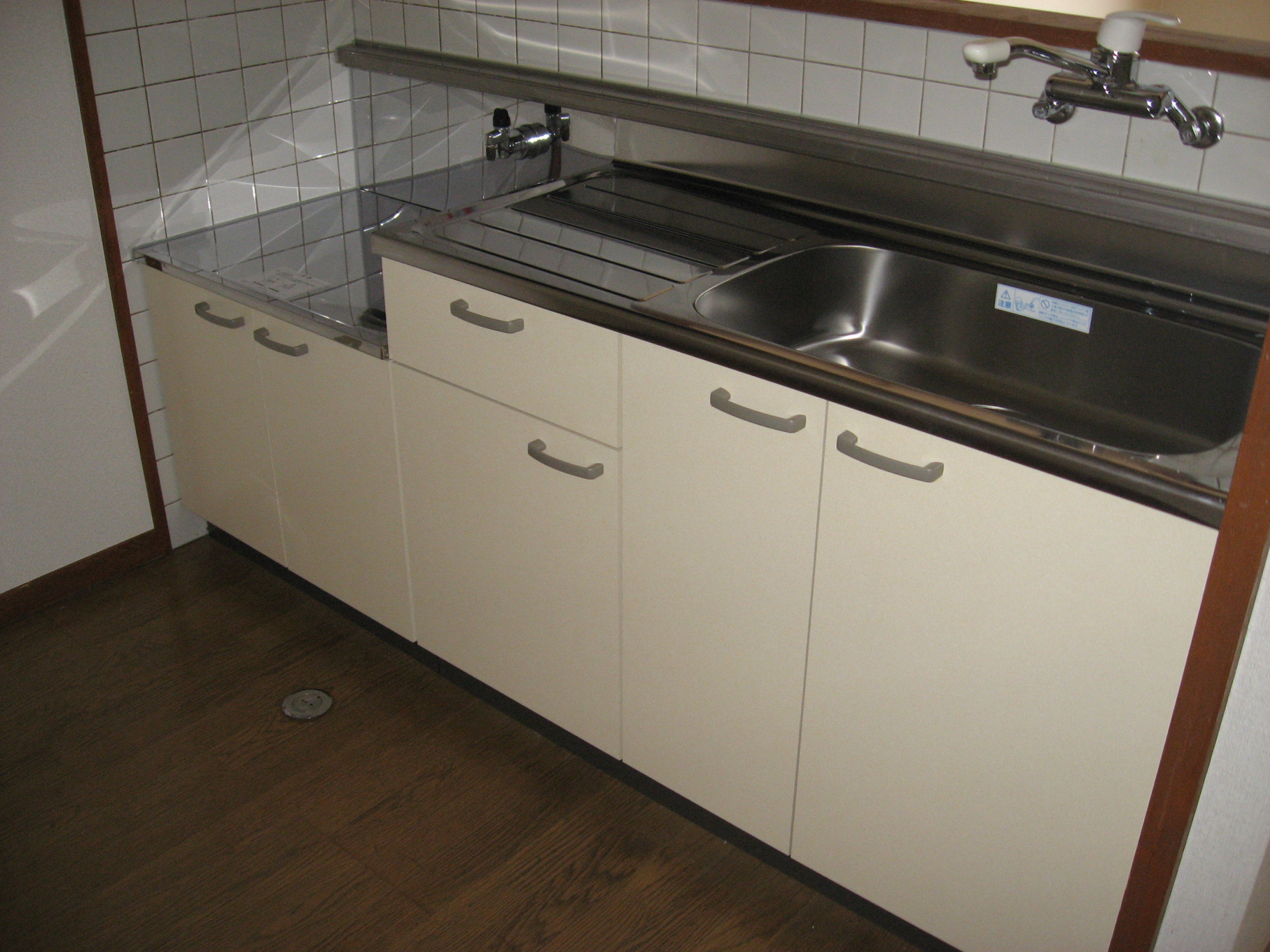 Kitchen. Gas stove, Hanging cupboard