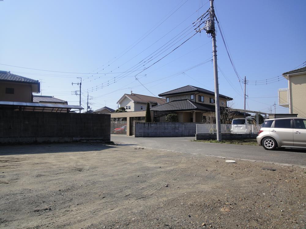 Local photos, including front road. Local (March 2012) shooting