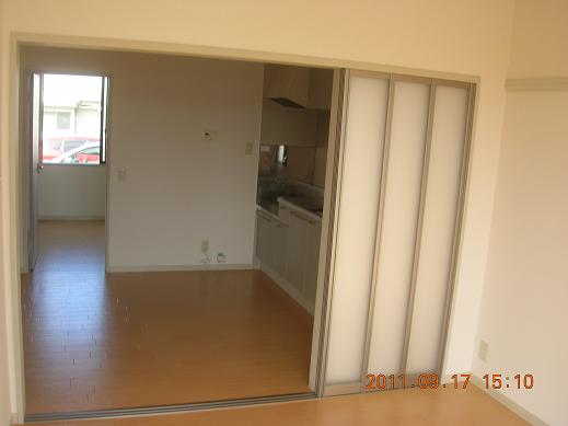 Living and room. Well-ventilated is a good floor plan ☆ 