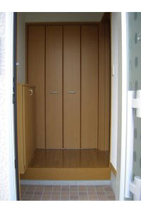 Entrance. There entrance storage