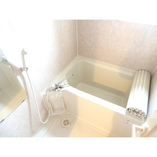 Bath. With ventilation window