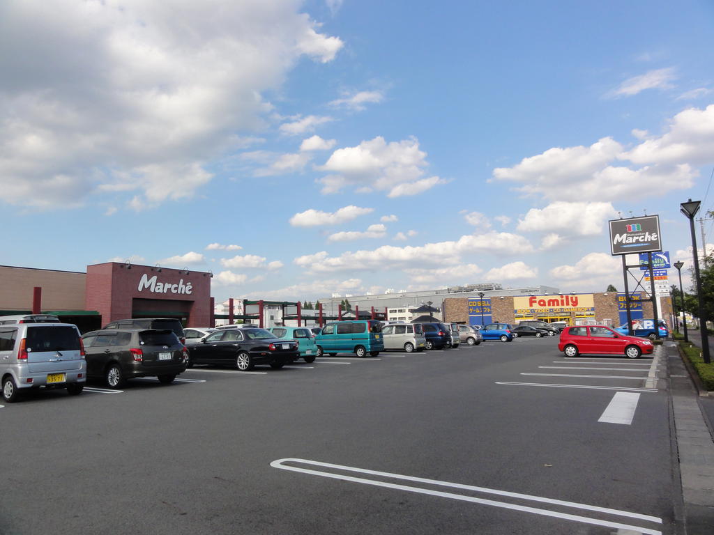 Supermarket. Shokuirodorikan Marche Shimohamada store up to (super) 924m