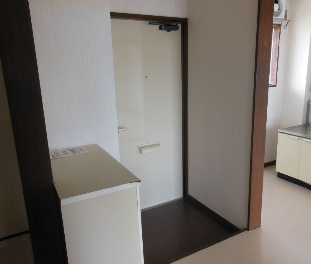 Entrance. There cupboard