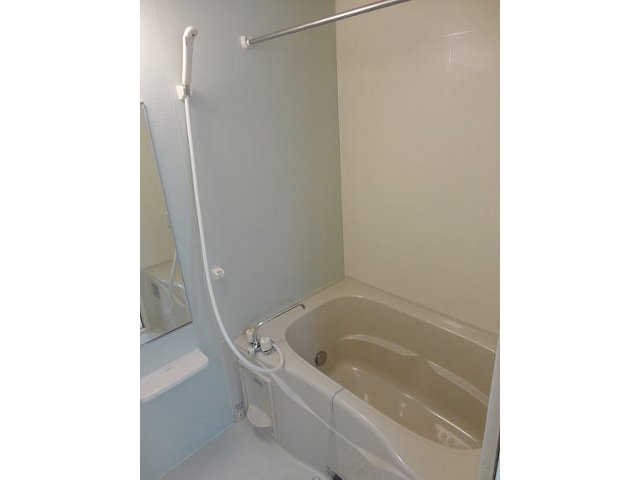 Bath. Similar Property reference photograph