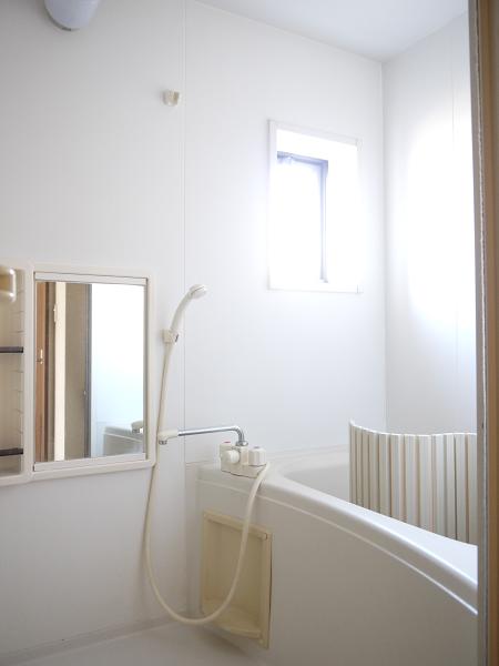 Bath. Spacious leisurely bath time