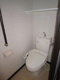 Toilet. Washlet Available / Storage shelves Yes