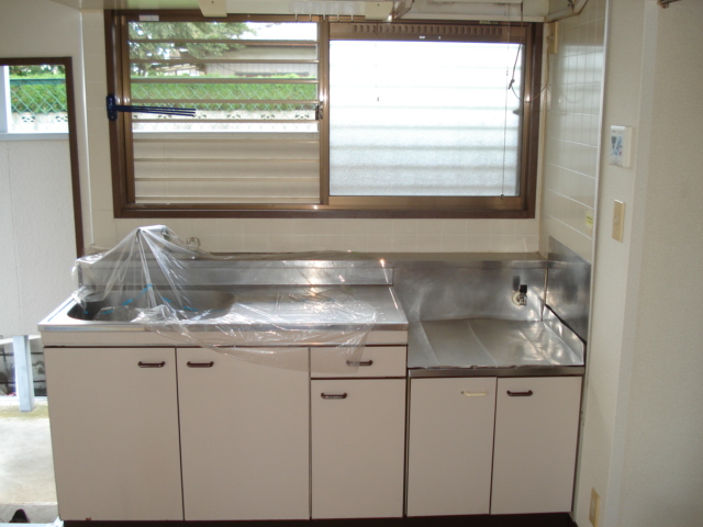 Kitchen. Is easy to ventilation so that even with the window ~