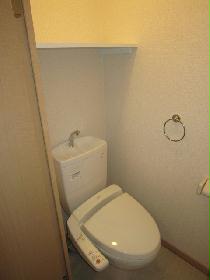 Toilet. Washlet Available / Storage shelves Yes