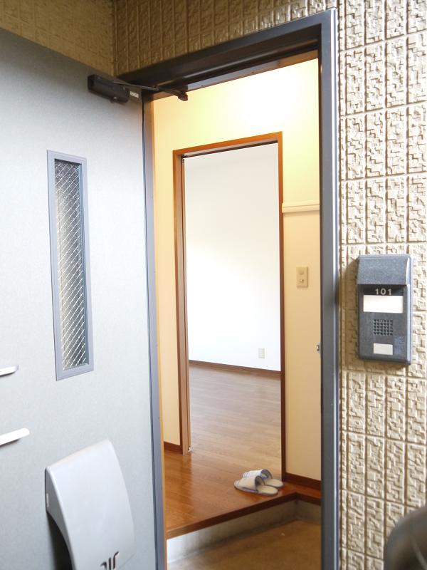 Entrance. Your move at the time The landlord is dimple key Replace.