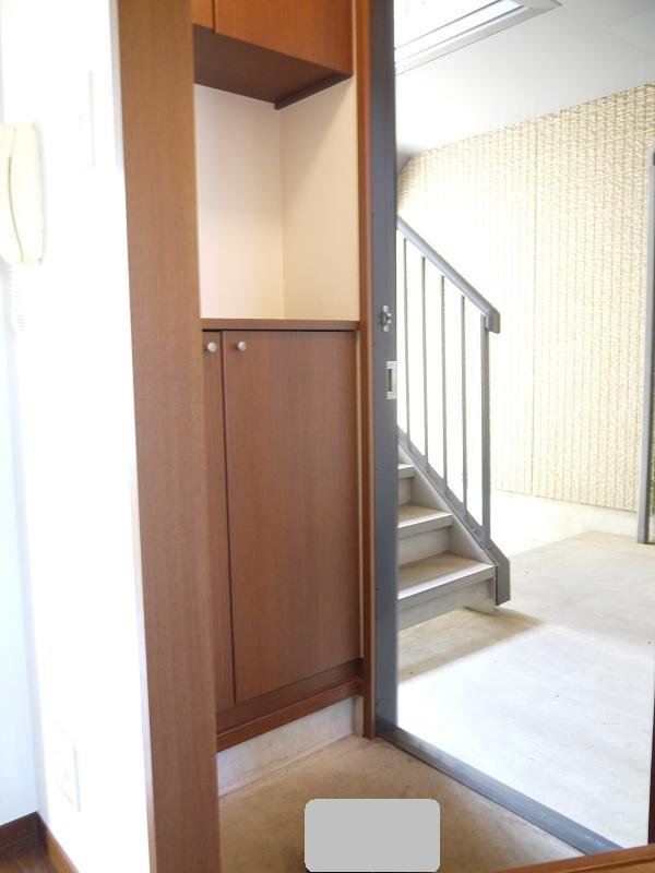 Entrance. The shoe box up and down There will ☆