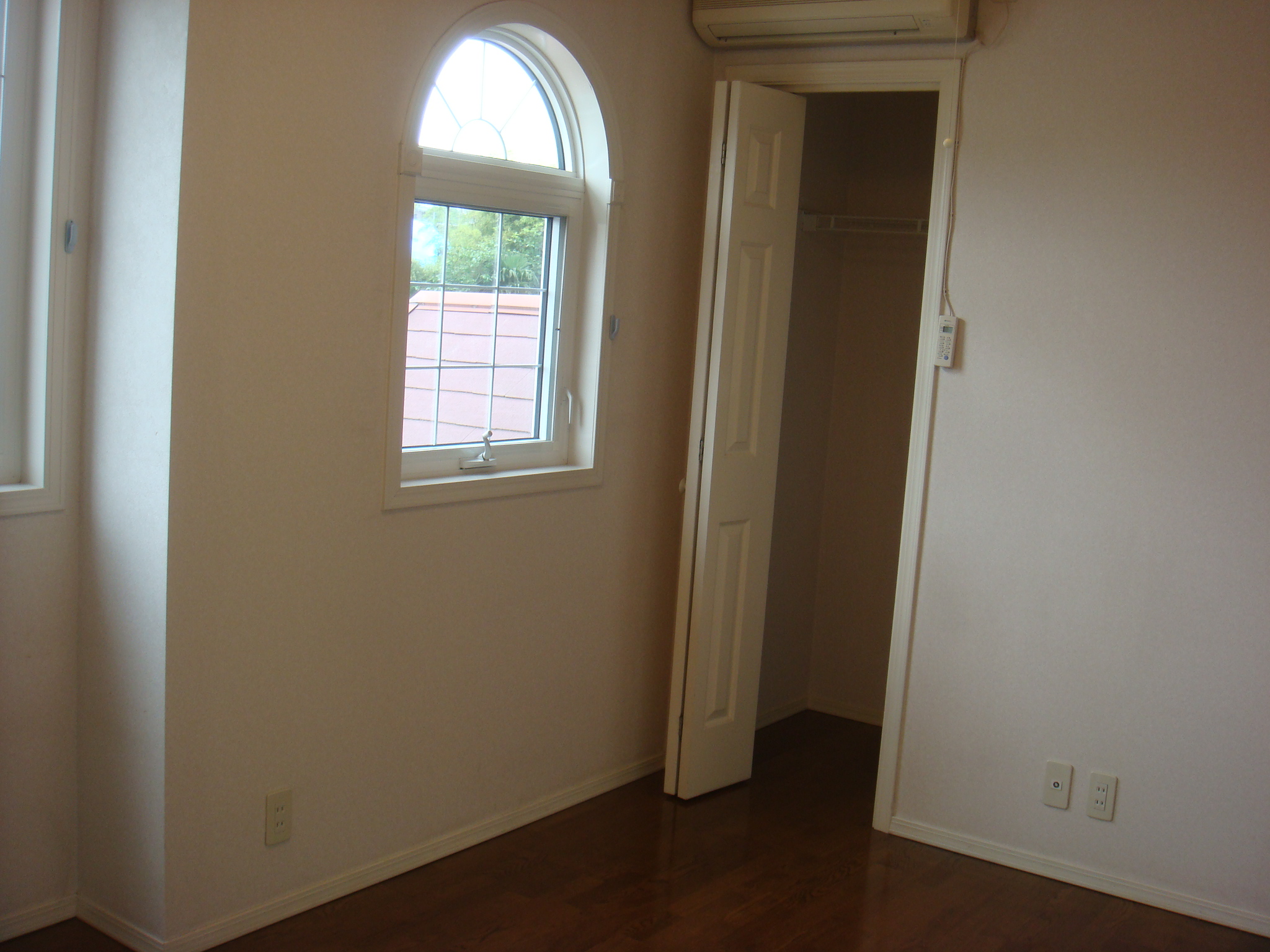 Other. We've stuck to the window frame ~