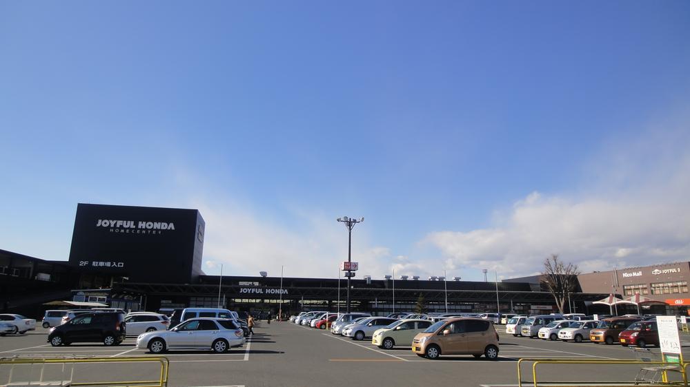 Shopping centre. 2300m to Joyful Honda