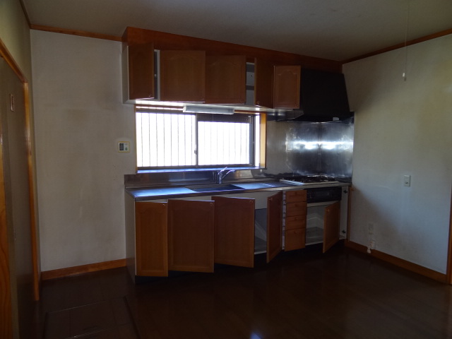 Kitchen. There is also under-floor storage, Spacious kitchen! 