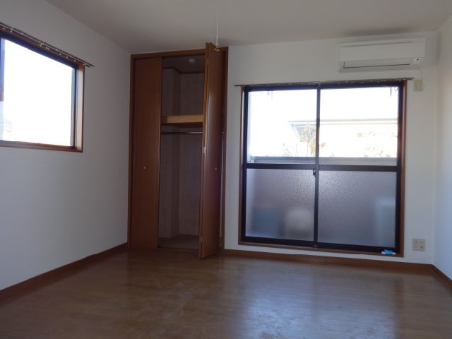 Living and room. Perfect for easy-to-use floor plans in one living. 