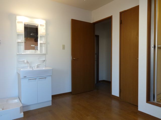 Living and room. Also it has a neatly door between the entrance and the kitchen. 