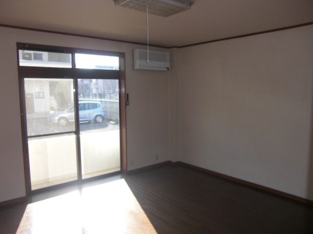 Living and room. 9 Pledge of rooms can be arranged in any way. 