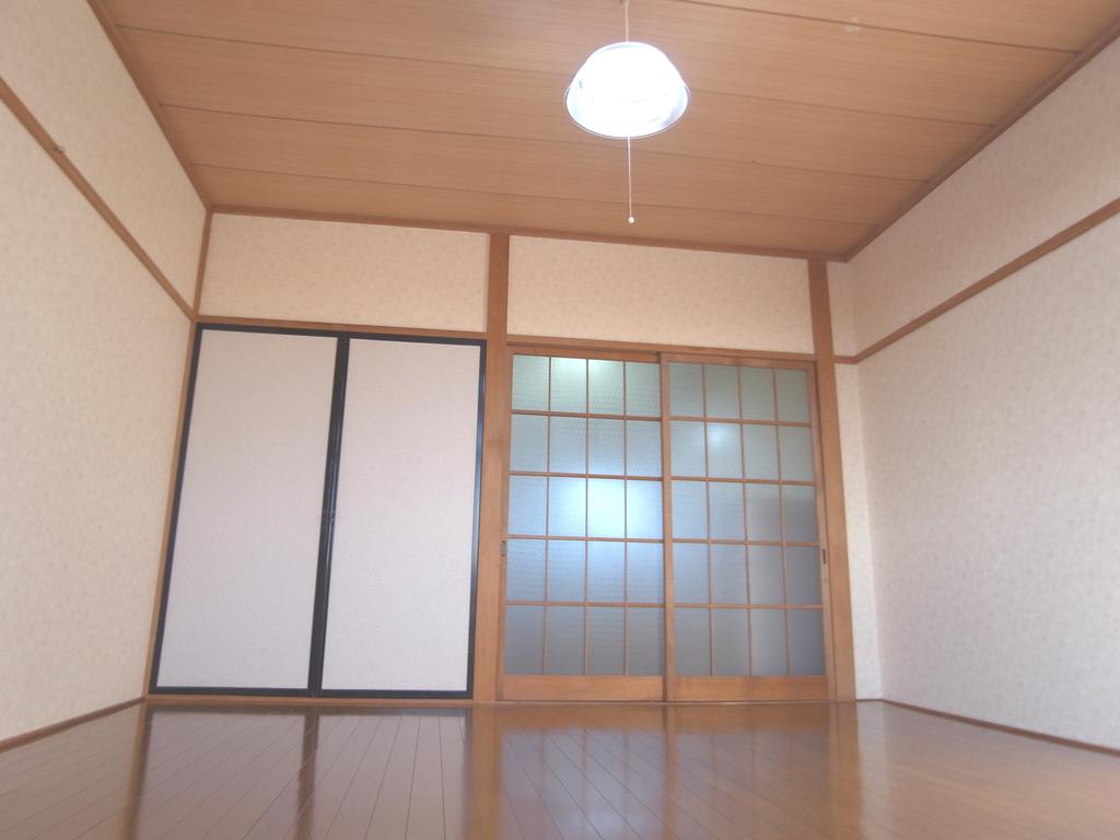 Living and room. Tamamura Kaminote Rent Taihei ・ Mansion indoor flooring (3)