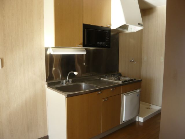 Kitchen. With a small refrigerator ・ Put a large refrigerator.