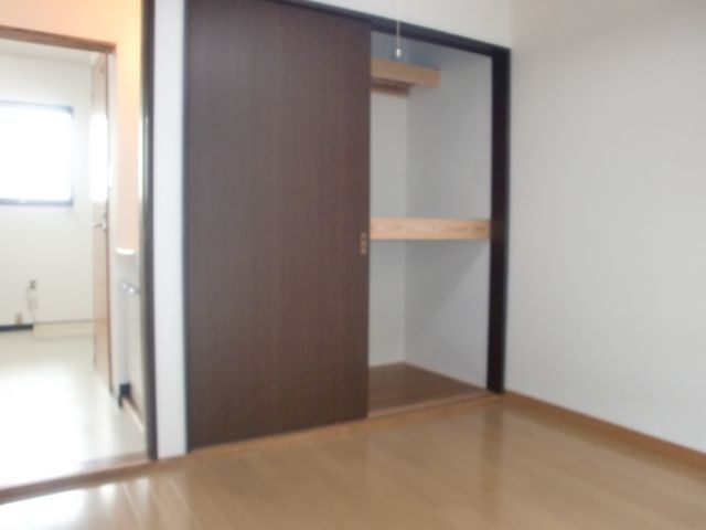 Receipt. It hides the feeling of life housing the precious clothing, etc.. 