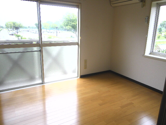 Living and room. Day preeminent! ! 