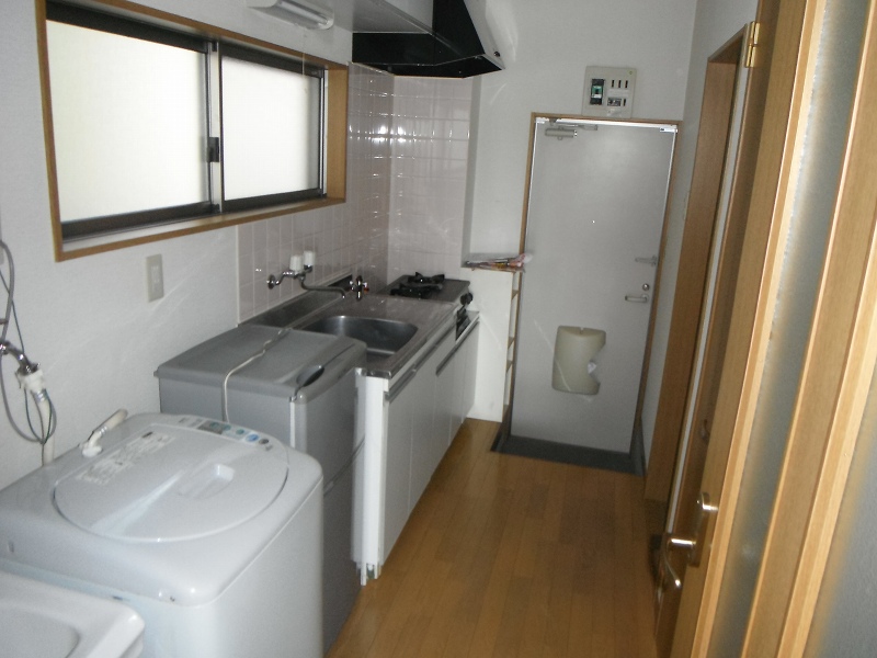 Other room space. Entrance as seen from the kitchen