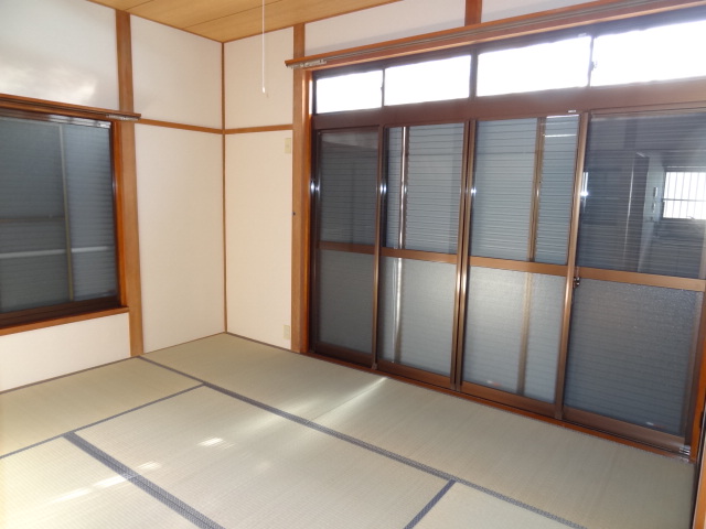 Living and room. Japanese-style room 6 tatami