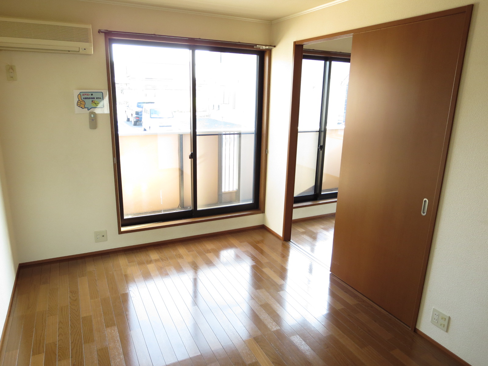 Living and room. Fully open window to the south are two places the room is bright. 