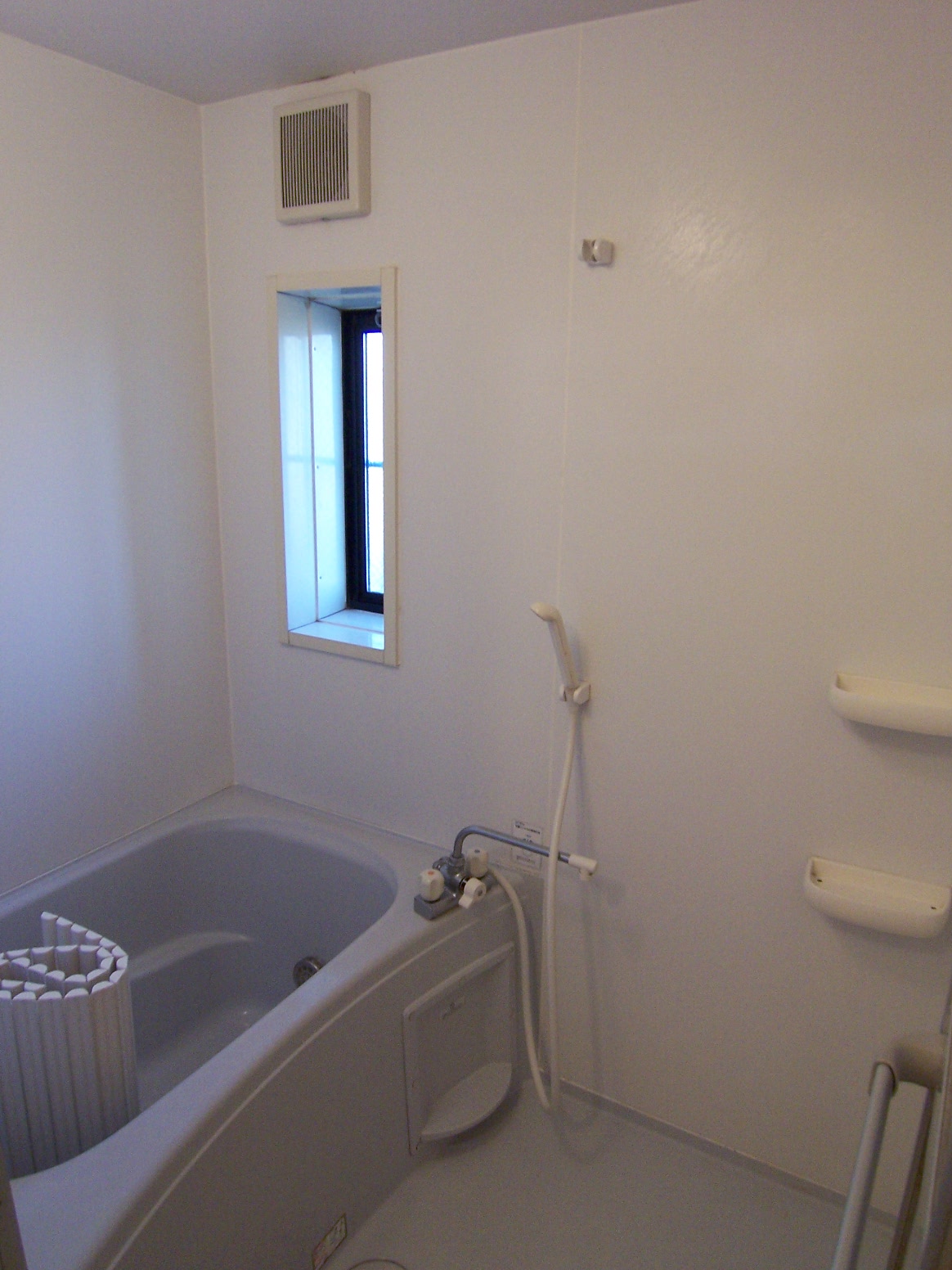 Bath. There is a window in the bathroom, Ventilation pat ・ Indoor clean