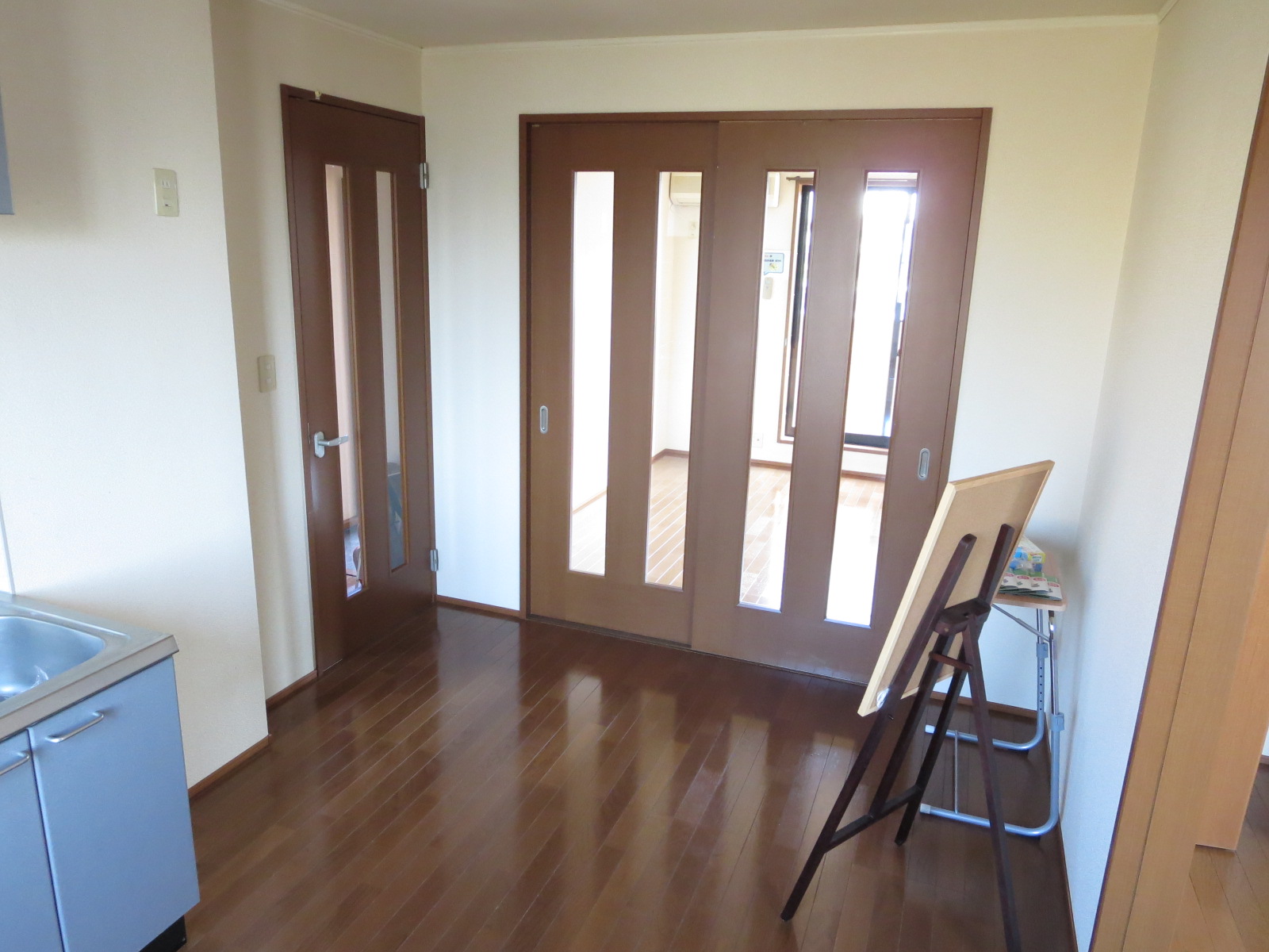 Kitchen. There are sliding door luxury of a glass filled to the south from the kitchen. 