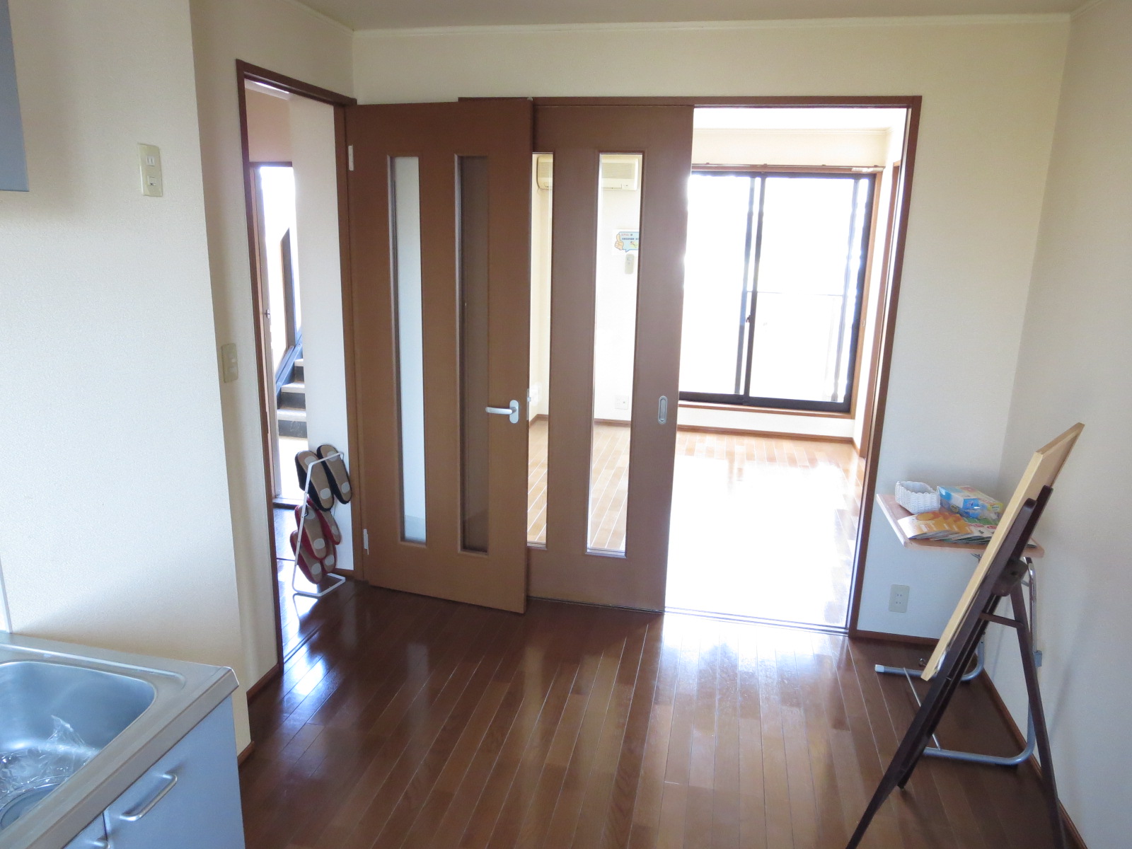 Kitchen. Large living there is a depth opened the glass-filled sliding door of the south you will see