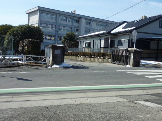 Junior high school. Shibukawa Municipal Shibukawa junior high school (junior high school) up to 1140m