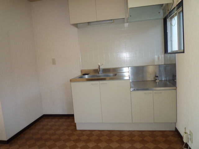 Kitchen. window ・ Gas stove There.