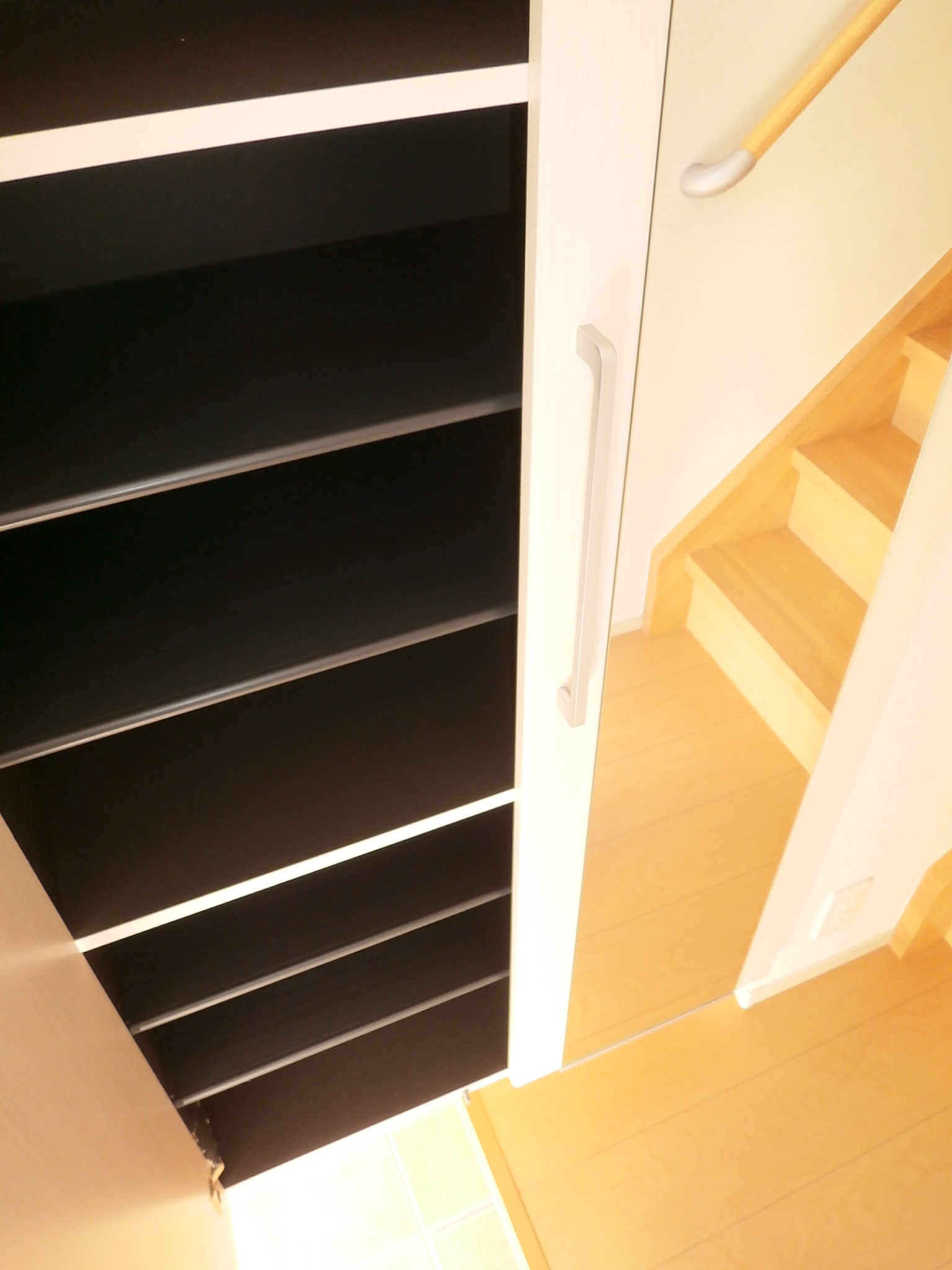 Receipt. Full-length mirror with shoe box